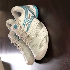 Babolat woman’s tennis shoe
